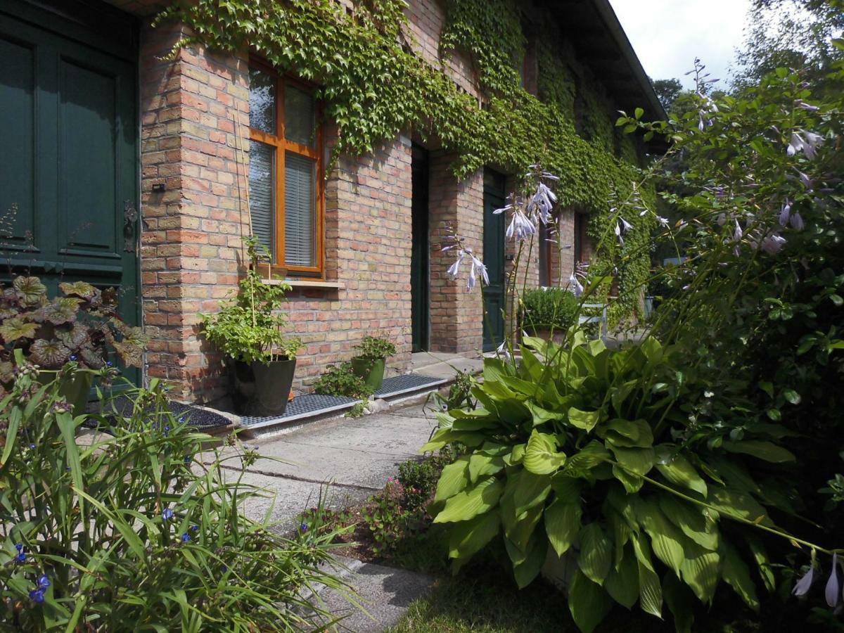 Schlossparkferienwohnungen Mit Garten Appartement