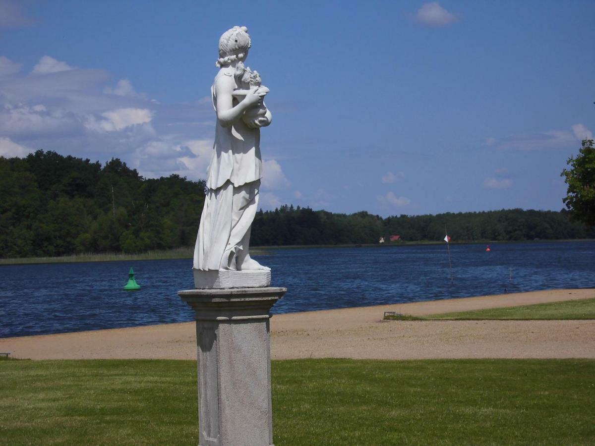 Schlossparkferienwohnungen Mit Garten Appartement Rheinsberg