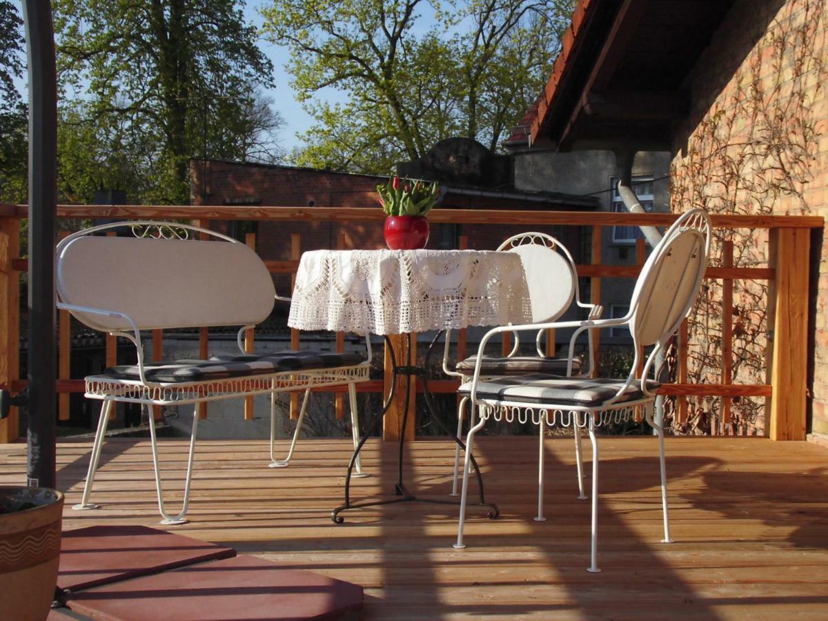 Schlossparkferienwohnungen Mit Garten Appartement